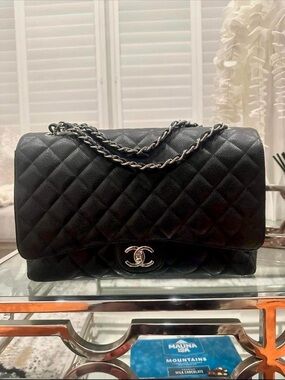 CHANEL Black Quilted Leather Shoulder Bag with Silver-Tone Chain